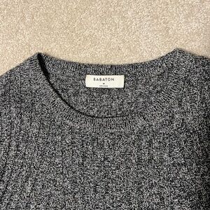 Aritzia, Babaton long sleeve, crop, light weight sweater. Charcoal. Size M.